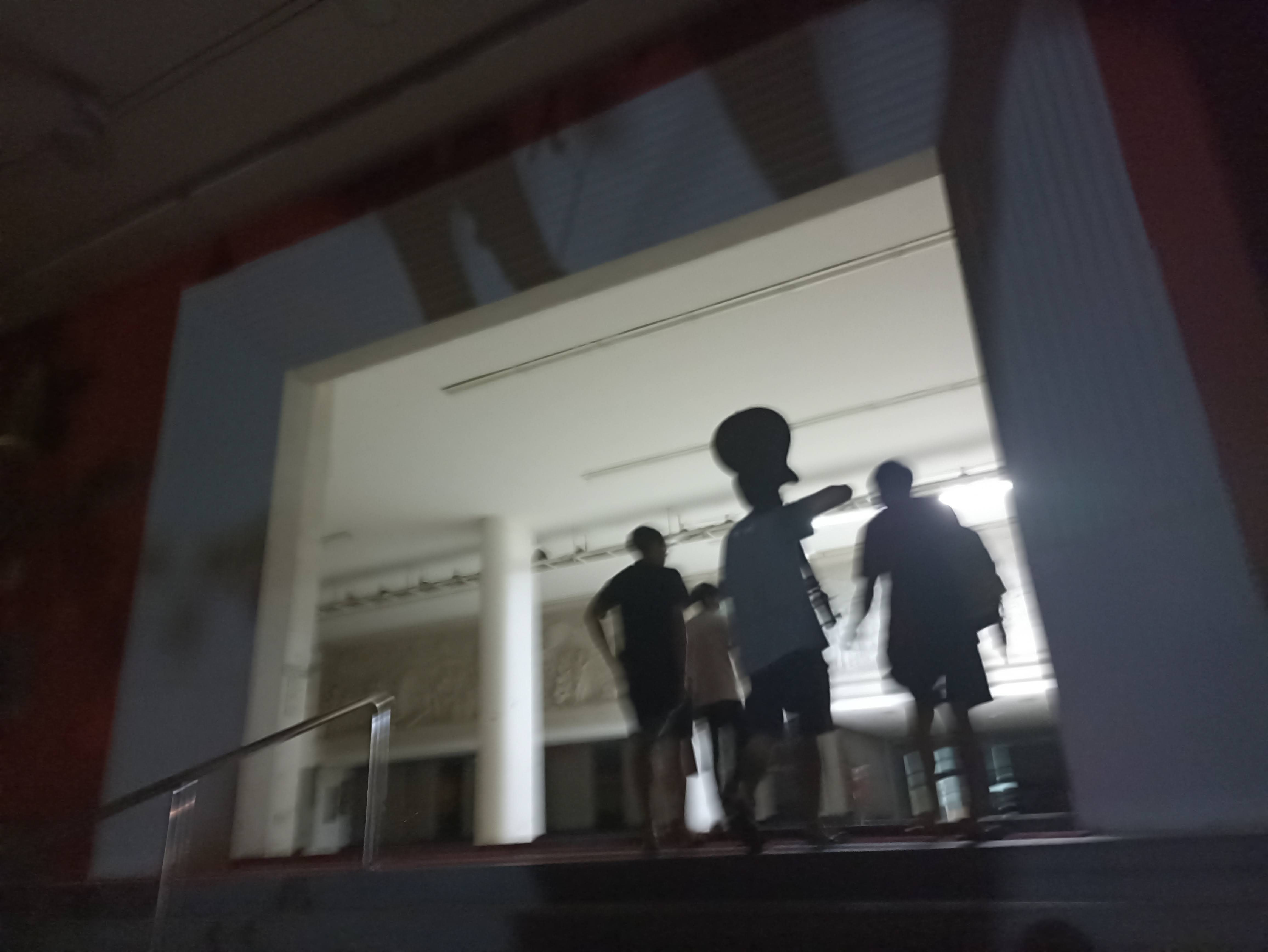 ทางเดินประจำระหว่างห้องชมรมไปห้องน้ำตึก 100 ปี